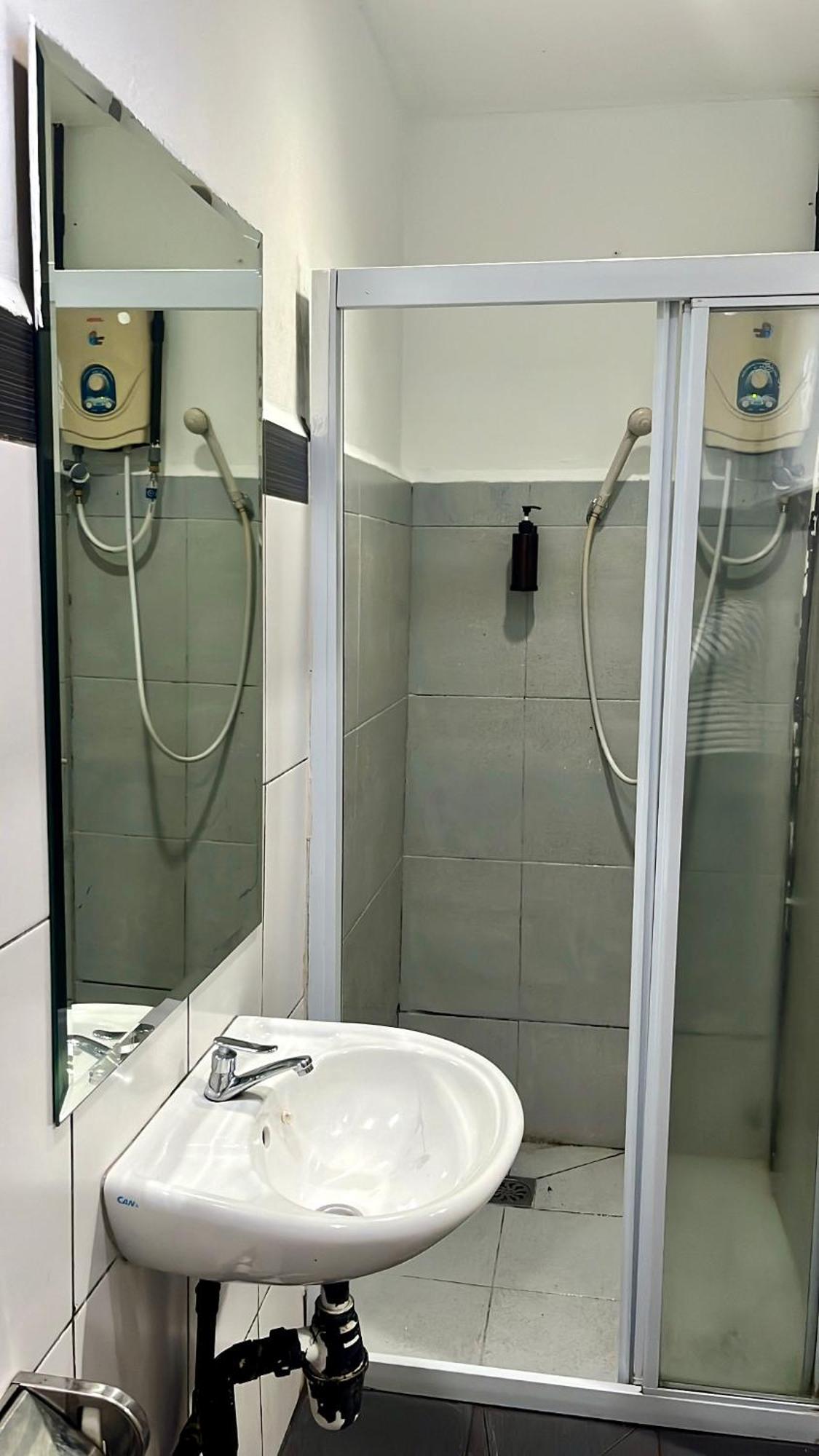 Switz Paradise Hotel - 5 Minute Walk To Centre Point And 10 Minute Walk To Waterfront- Kota Kinabalu Bagian luar foto