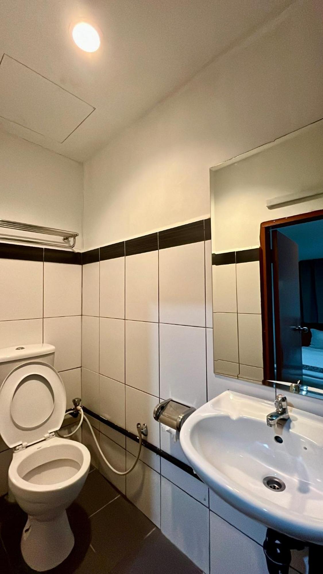 Switz Paradise Hotel - 5 Minute Walk To Centre Point And 10 Minute Walk To Waterfront- Kota Kinabalu Bagian luar foto